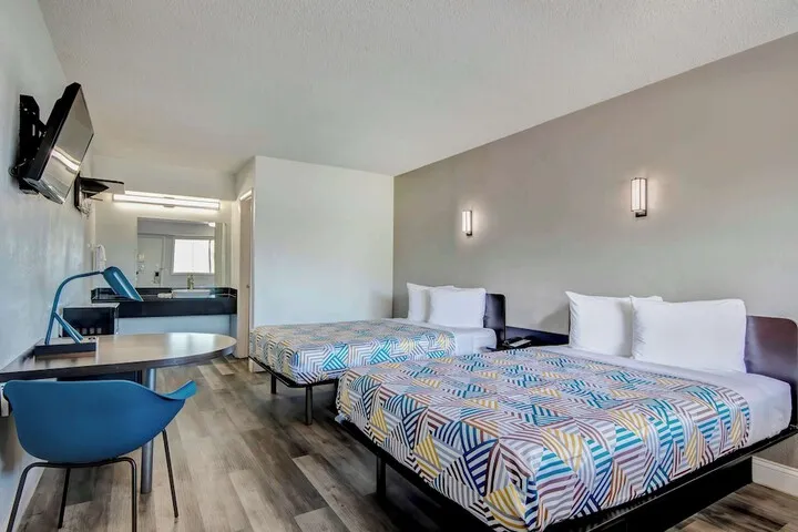Room 4 of 36
