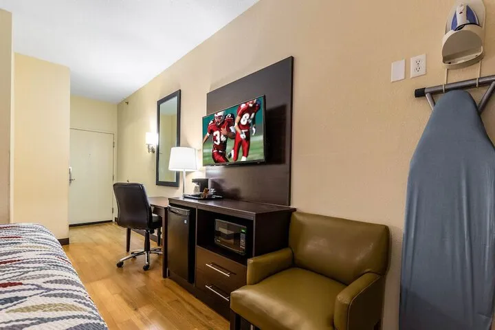 Room 4 of 43