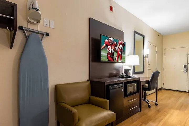 Room 5 of 43