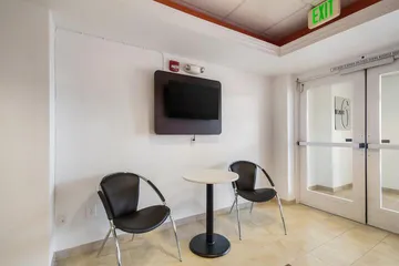 Howard Johnson by Wyndham Lemoore Near Naval Air Station