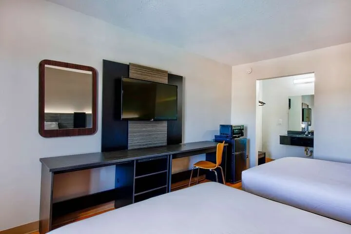 Room 4 of 27