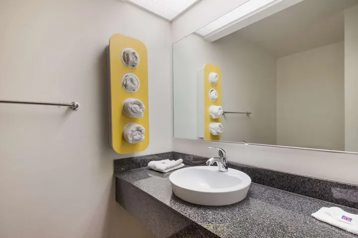 Room 4 of 28