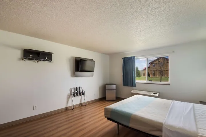 Room 5 of 28