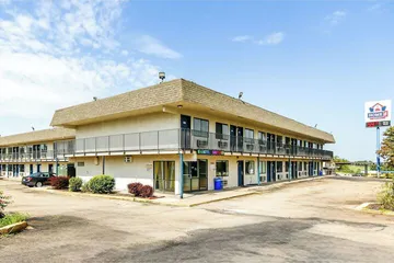 Home 6 by Townhouse Topeka KS I 70
