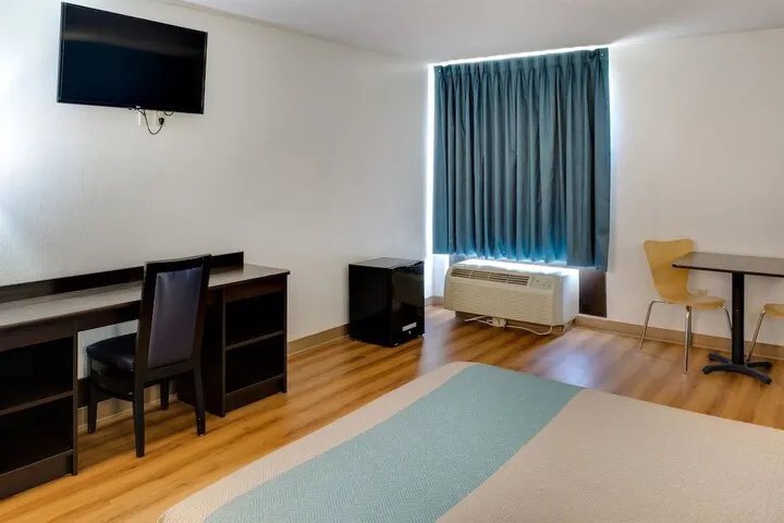 Room 4 of 31