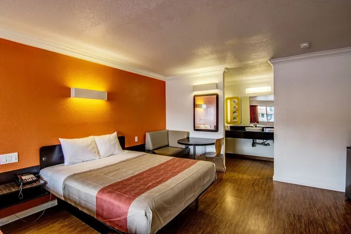 Room 2 of 23