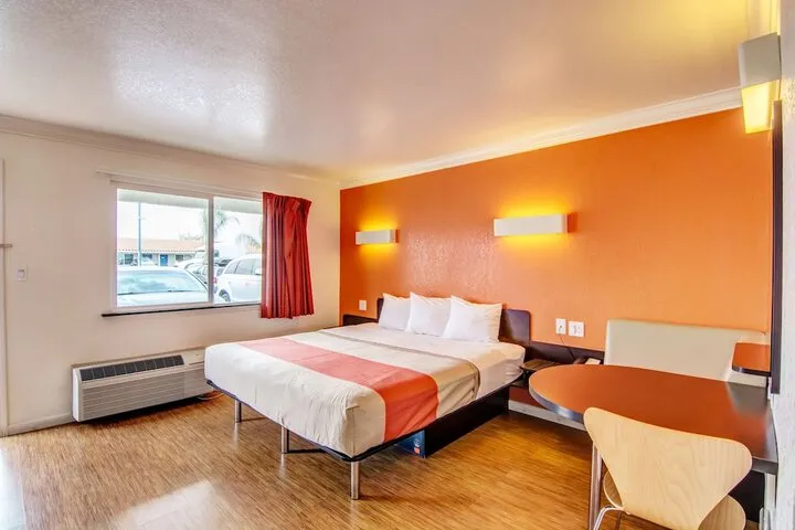 Room 5 of 23