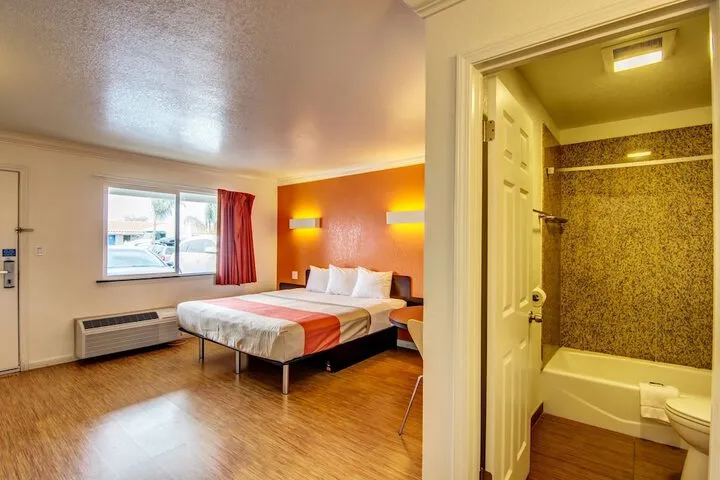 Room 3 of 23