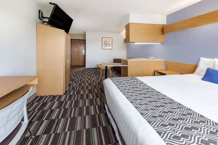 Room 5 of 33