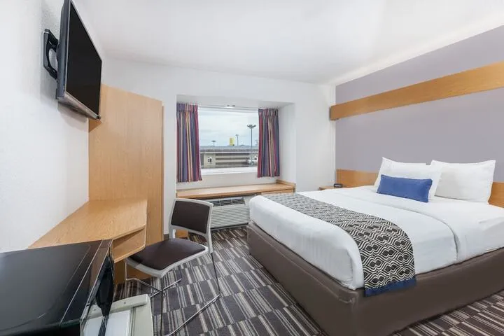 Room 3 of 33