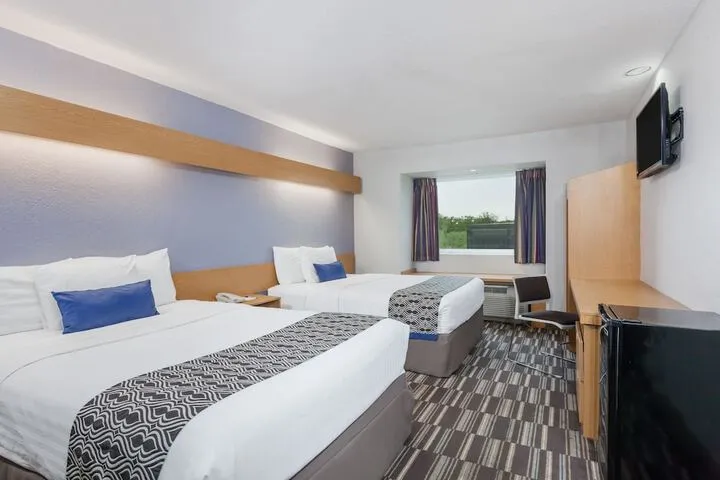 Room 4 of 33