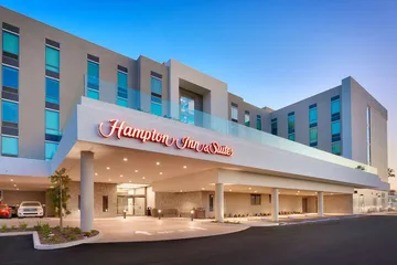 Hampton Inn & Suites Anaheim Resort Convention Center