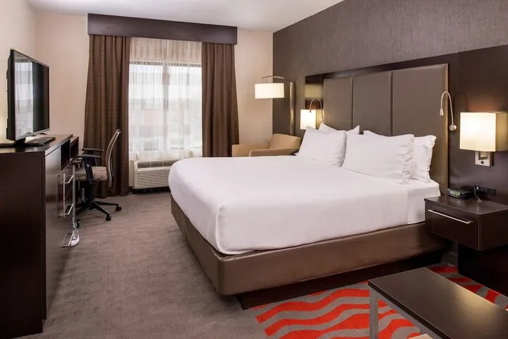 Room 2 of 71