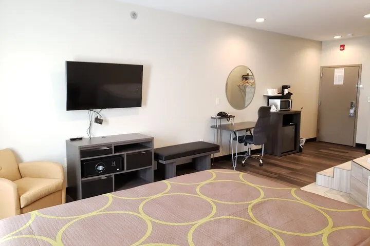 Room 5 of 33