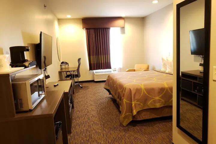 Room 4 of 33