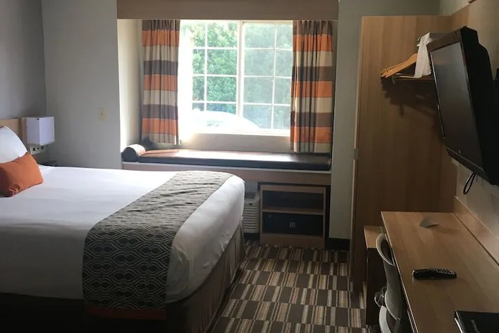 Room 4 of 20