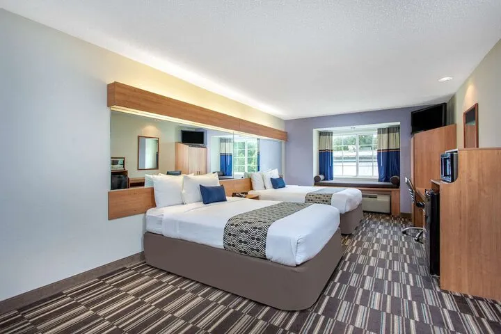 Room 4 of 16