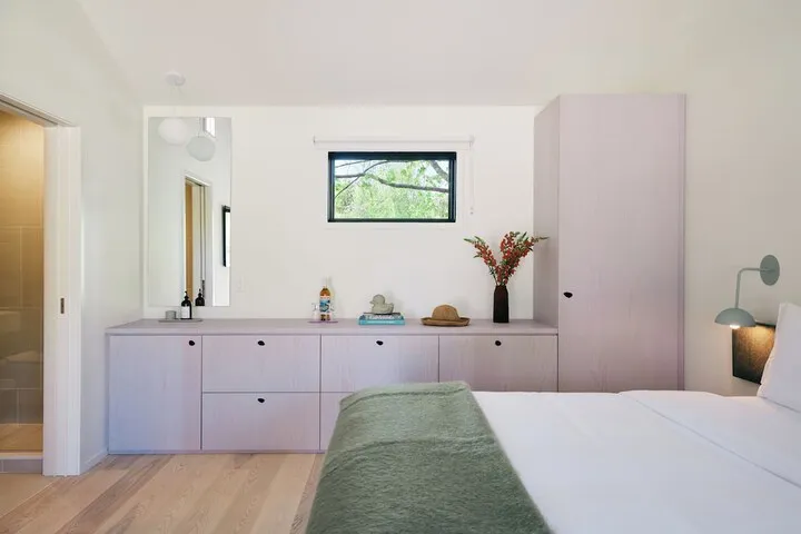 Room 5 of 33