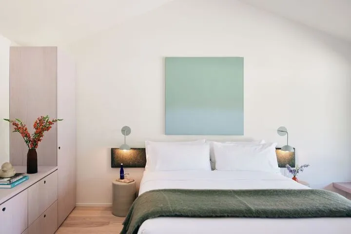 Room 4 of 33