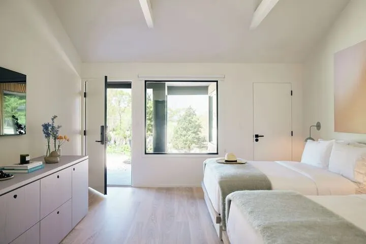 Room 2 of 33