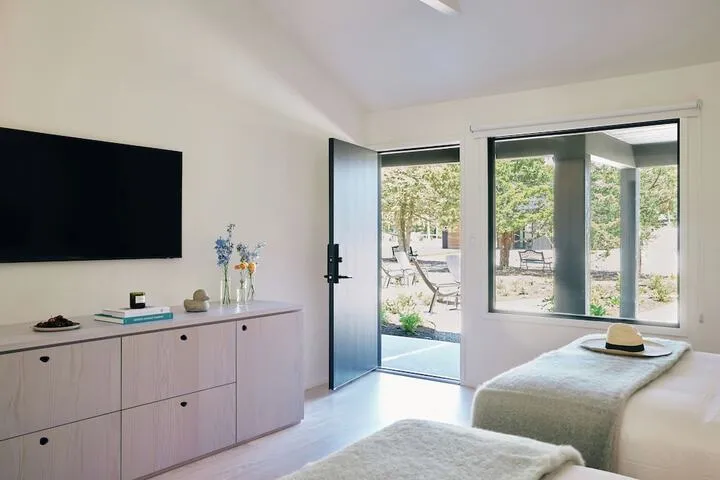 Room 3 of 33