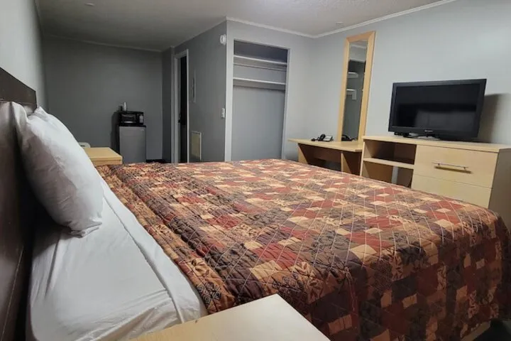 Room 5 of 13