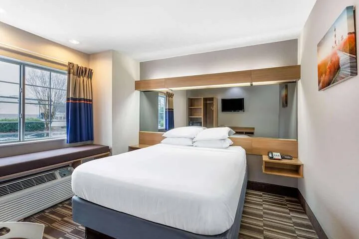 Room 4 of 24