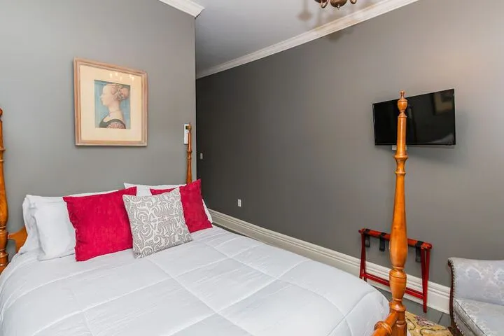 Room 2 of 95