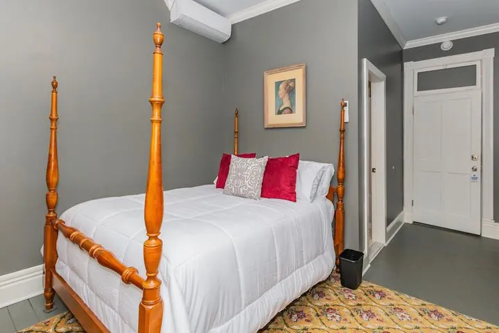 Room 4 of 95