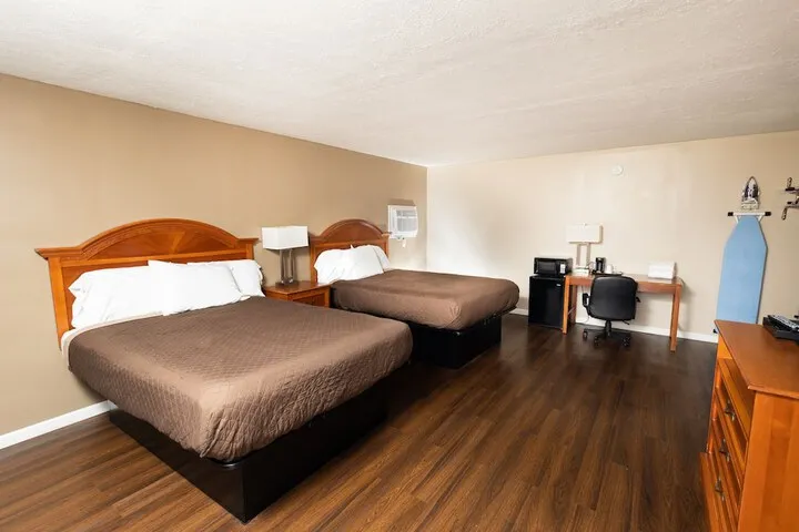 Room 4 of 8