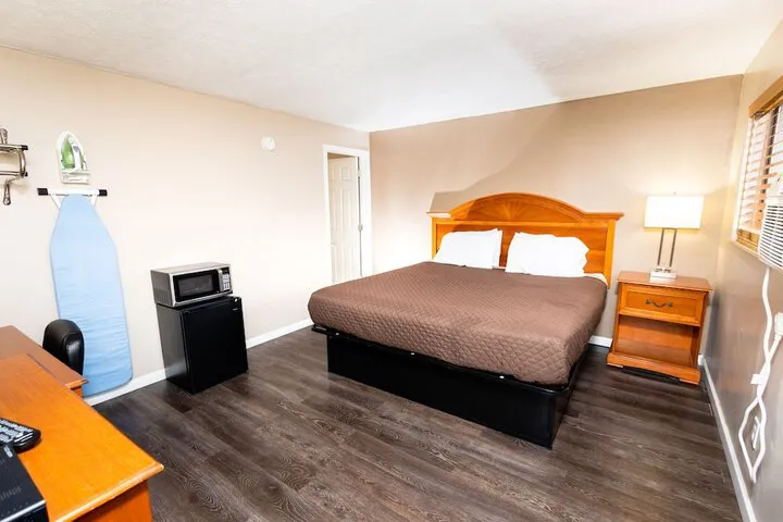 Room 2 of 8