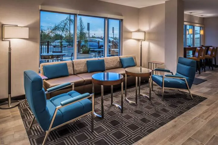 Lobby lounge