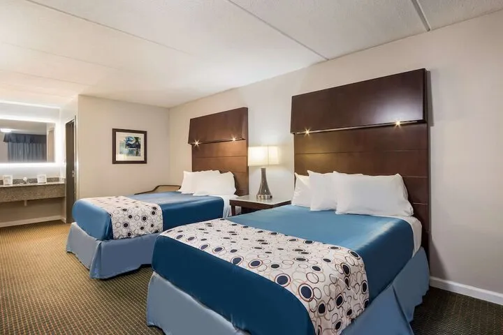 Room 4 of 40