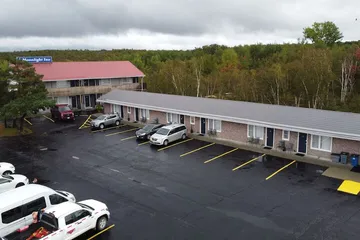 Moonlight Inn and Suites