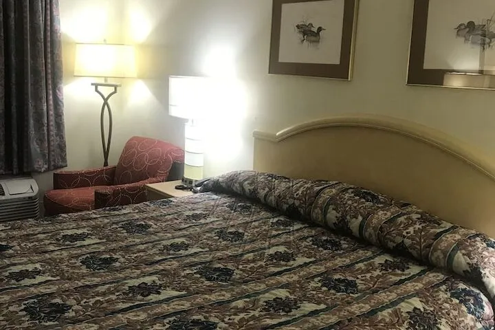 Room 3 of 34