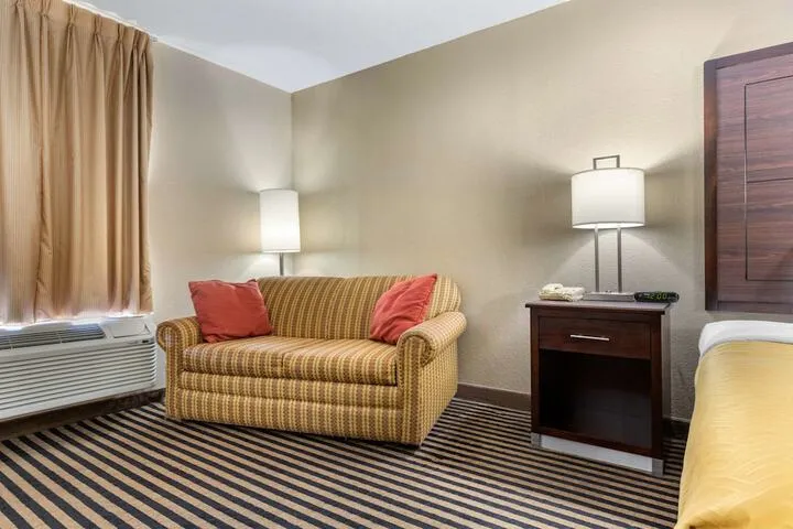 Room 4 of 23
