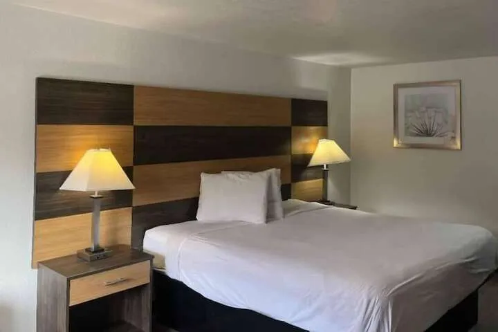 Room 5 of 28