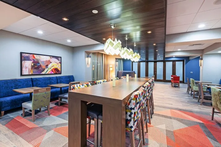 Lobby lounge