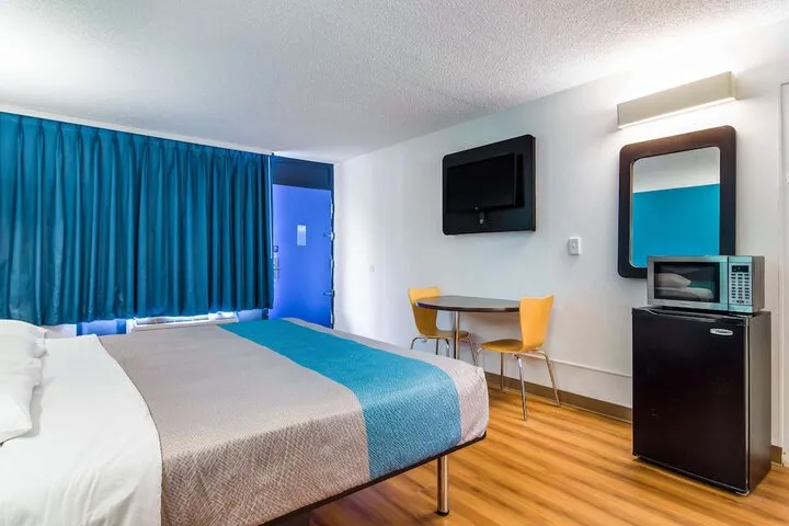 Room 5 of 25