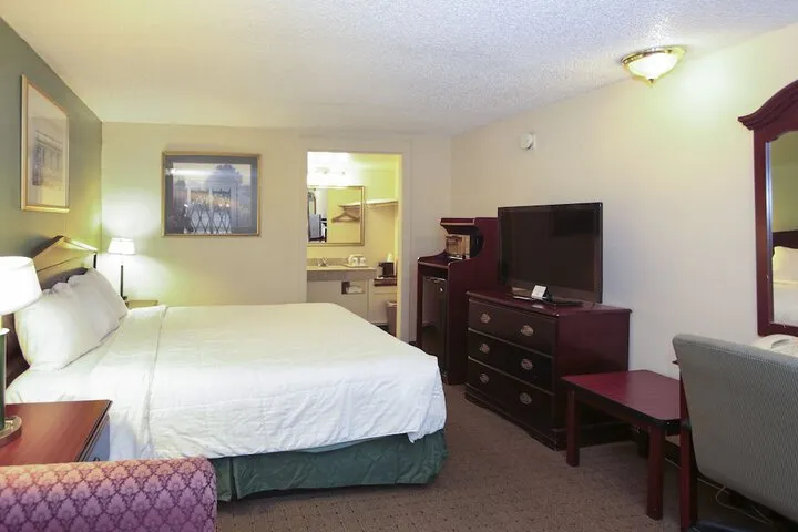 Room 4 of 30