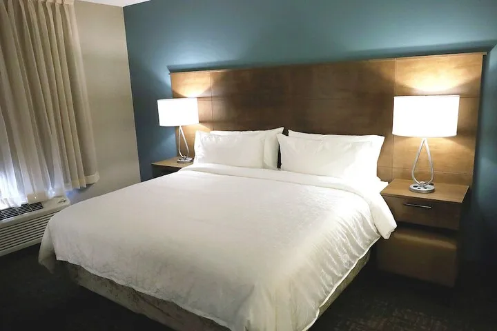 Room 4 of 114
