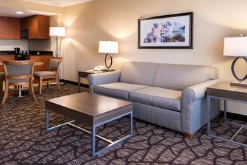 Holiday Inn Hotel & Suites Warren by IHG