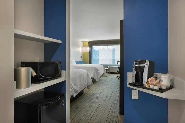 Room 3 of 47