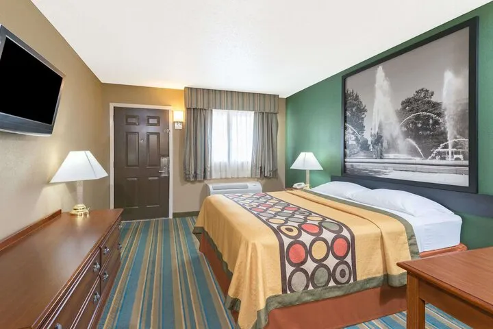 Room 4 of 14