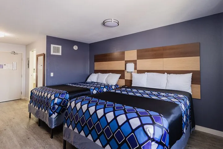 Room 4 of 14
