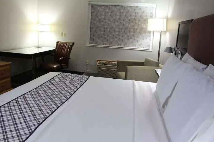 Room 4 of 35