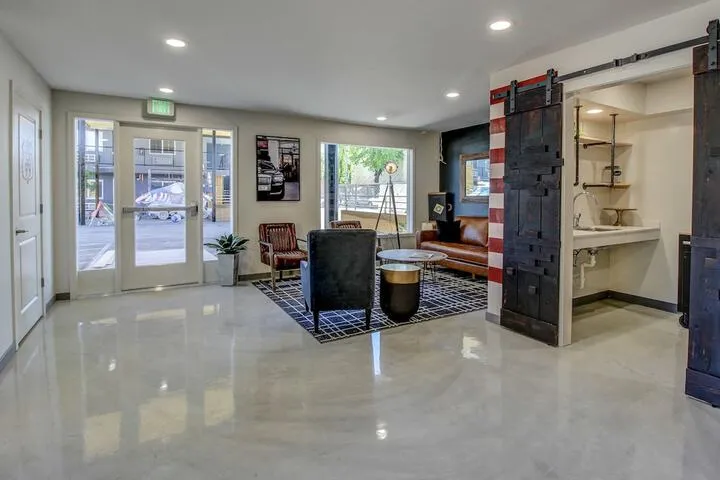 Lobby lounge