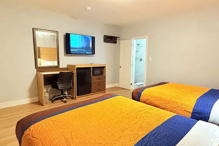 Room 5 of 18