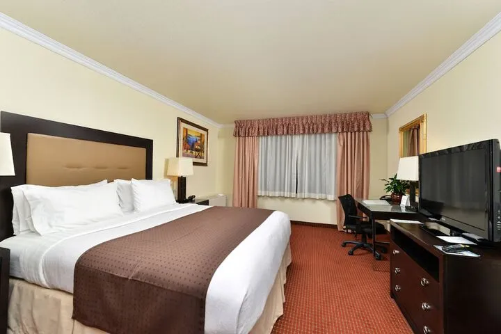 Room 5 of 69