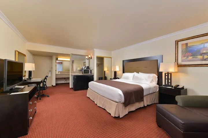 Room 3 of 69